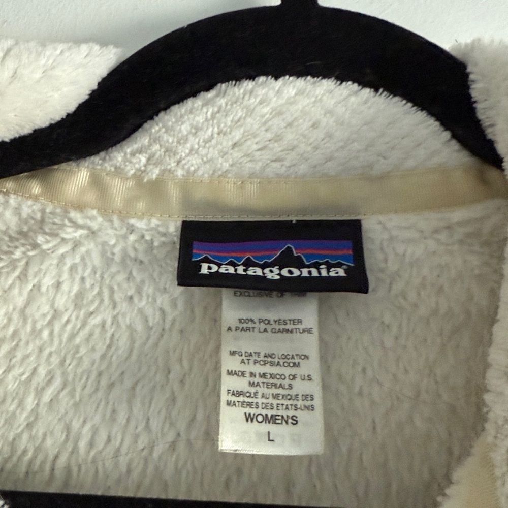 Patagonia Women's cream pullover - Picture 2 of 3